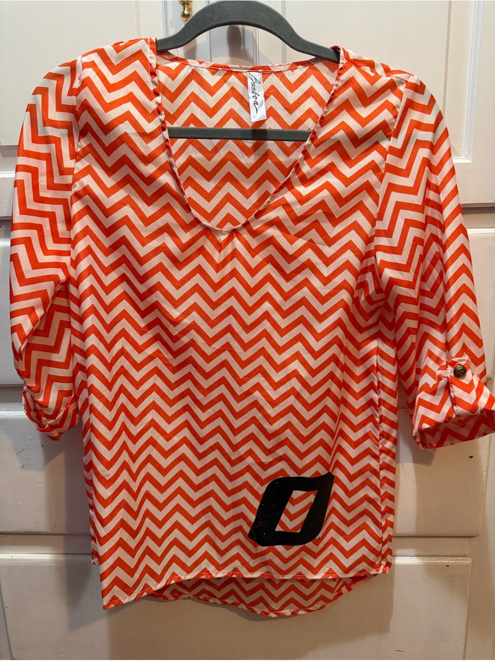 Oklahoma State Women’s Orange White Chevron V-Neck 3/4 Roll Tab Sleeve Blouse M